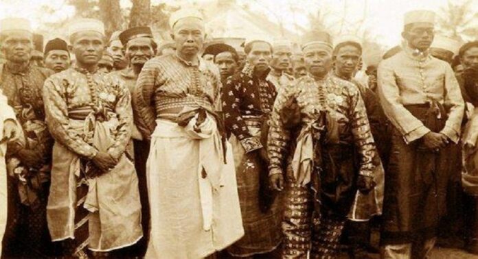 Foto:  Datu Luwu, La Maradang Mackulau Opu To Bau (tengah). (foto: ist/palontaraq)