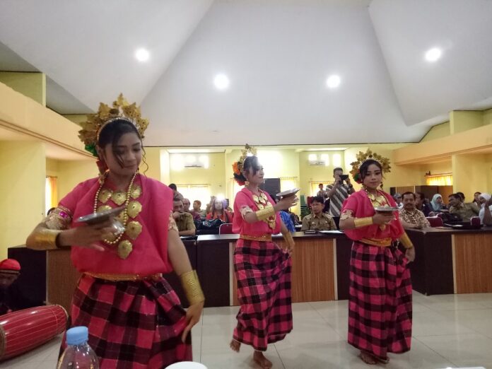 Remaja Putri menampilkan 