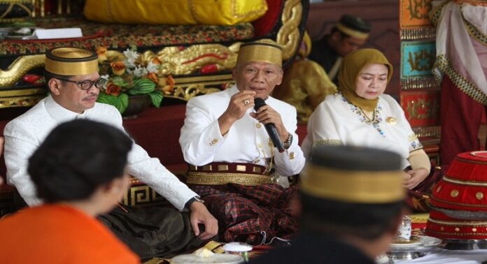 Mantan Bupati Gowa, Ikhsan Yasin Limpo bersama Datu Luwu XL, H. Maradang Mackulau, SH Opu To Bau'. (foto: ist/palontaraq)