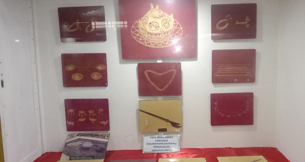 Beberapa pajangan koleksi Museum Balla Lompoa. (foto: mfaridwm/*)